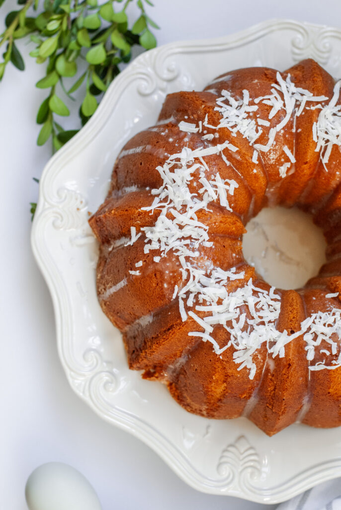 pound cake with coconut flakes 