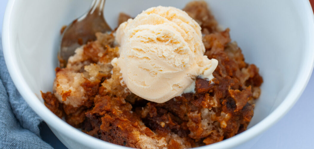 Easy and Delicious Pumpkin Cobbler Crock Pot Recipe 