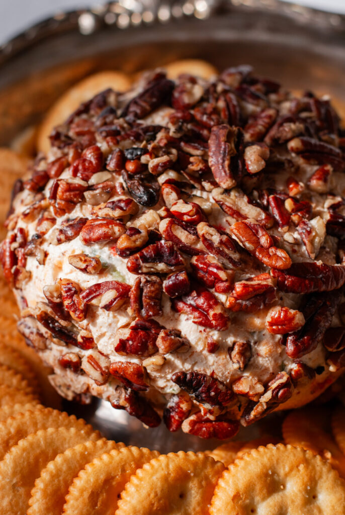 Cheese dip with pecans and crackers 