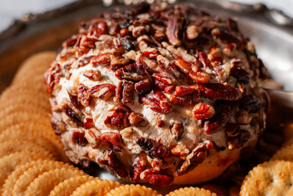 Cheese dip with pecans and crackers 