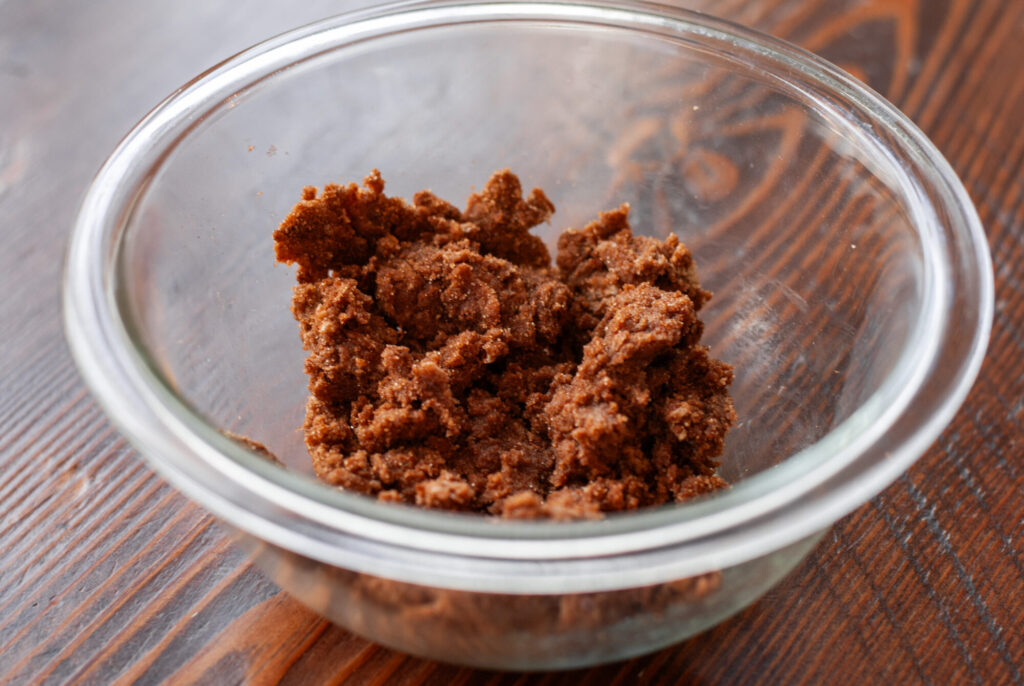 Cinnamon sugar filling in glass bowl 