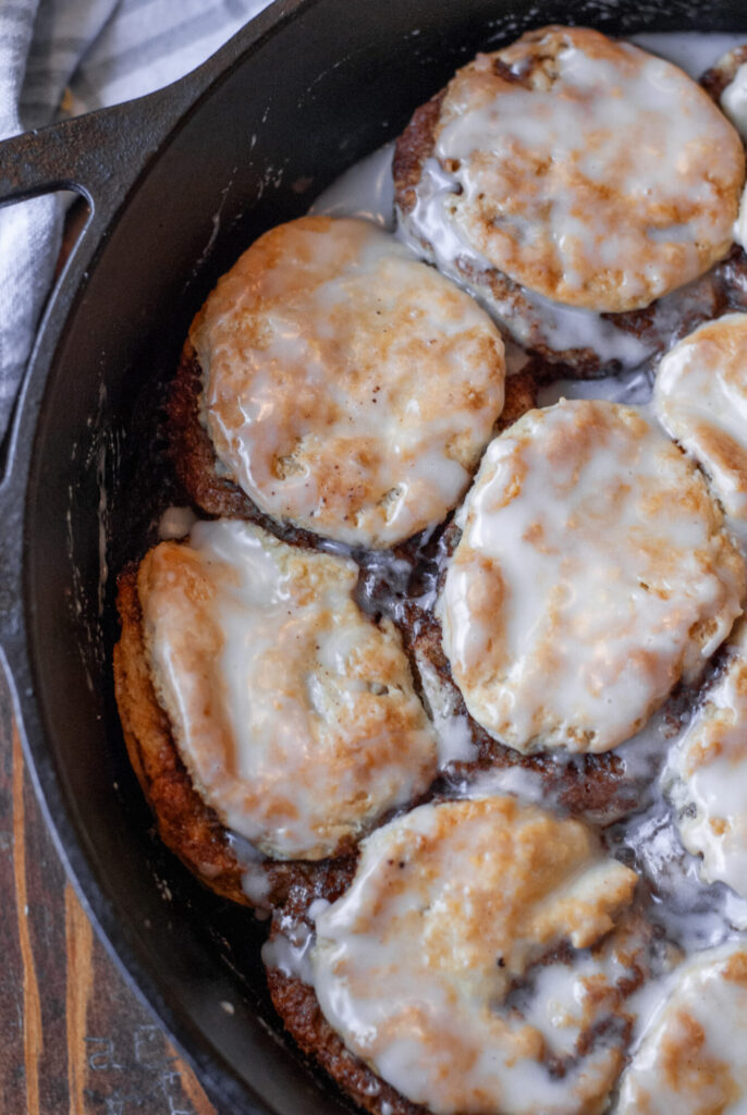 cinnamon roll discus in cast iron skillet 